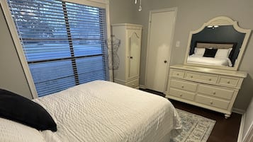 3 habitaciones, escritorio, tabla de planchar con plancha y wifi gratis