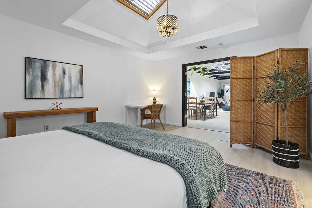 Large Hidden Private Backhouse LAX Vaulted Ceiling Los Angeles Vrbo