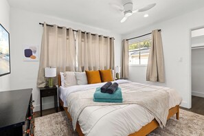 1 makuuhuone, työpöytä, silitysrauta/-lauta, Wi-Fi