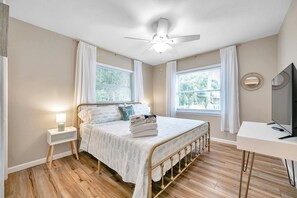 3 bedrooms, iron/ironing board, travel crib, WiFi