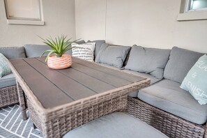 Outdoor dining - Close to beach, restaurants-Fire pit, games, bikes (Palm Harbor)