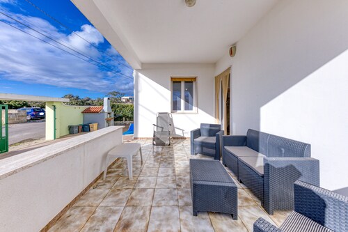 Apartment 'Casa Sofia' with Private Terrace, Private Garden and Air Conditioning