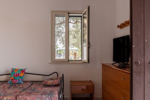 2 chambres, fer et planche Ă  repasser, draps fournis