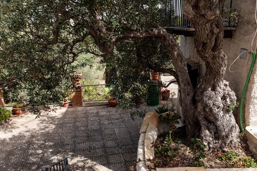 Pet-Friendly Villa 'Rosa' with Sea View & Terraces