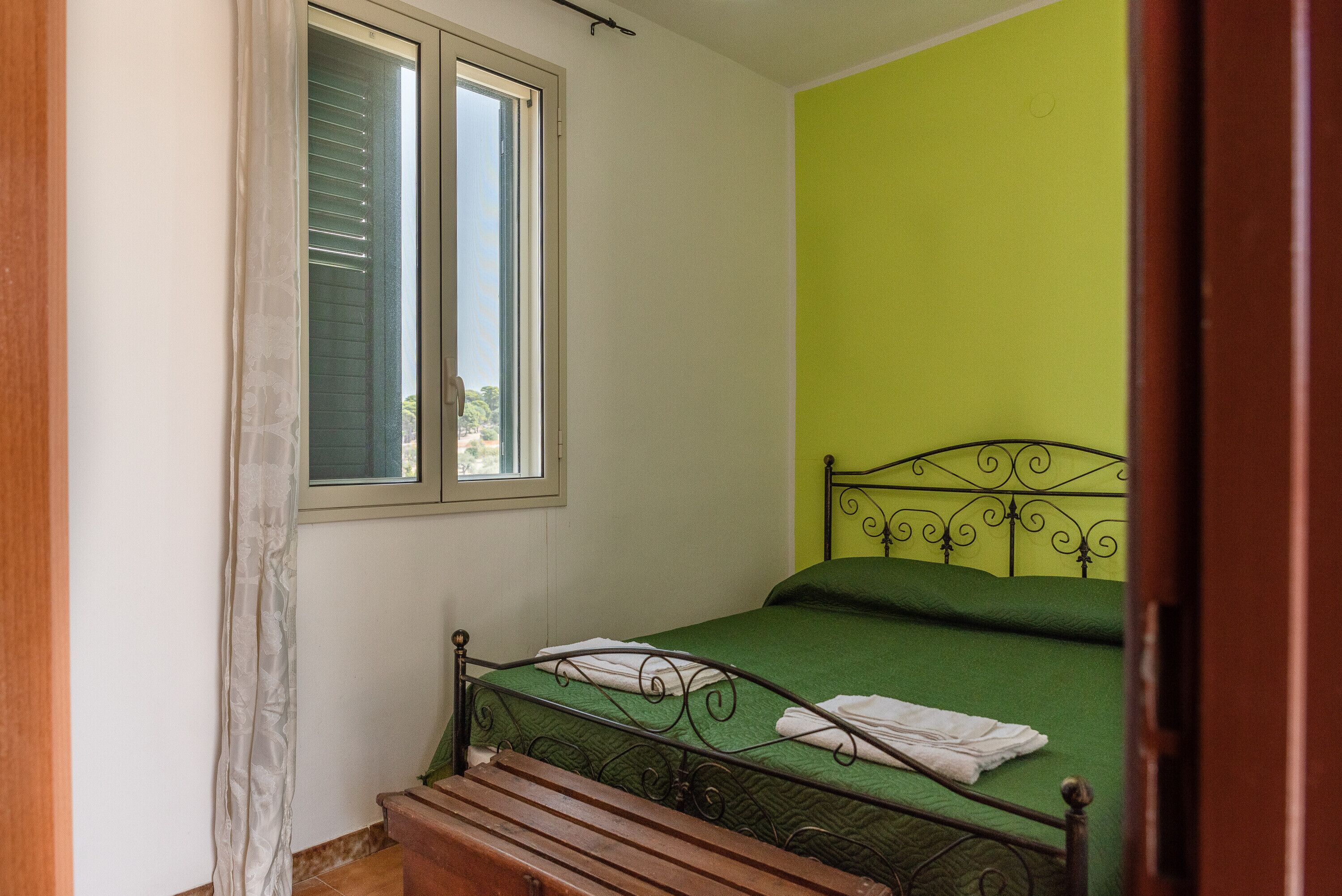 2 chambres, fer et planche à repasser, draps fournis