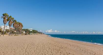 Apartment "Canet Platja" with Shared Pool & Wi-Fi