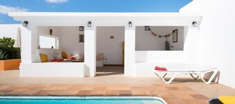 Vacation Home "Casa Ocean" with Sea View, Shared Pool & Wi-Fi