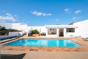 Pool - Vacation Home "Casa Ocean" with Sea View, Shared Pool & Wi-Fi (Tías)