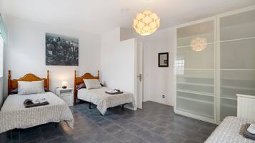 4 bedrooms, free WiFi, bed sheets