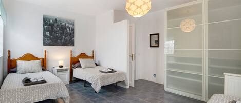 4 chambres, accĂšs au Wi-Fi (inclus), literie fournie