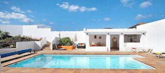 Vacation Home 'Villa Casa Sol Y Mar' with Sea View, Private Pool and Wi-Fi
