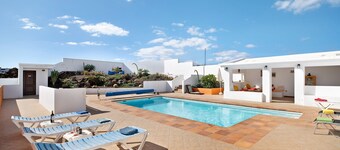 Casa Sol Y Mar: Sea Views, Private Pool & Wi-Fi in Lanzarote