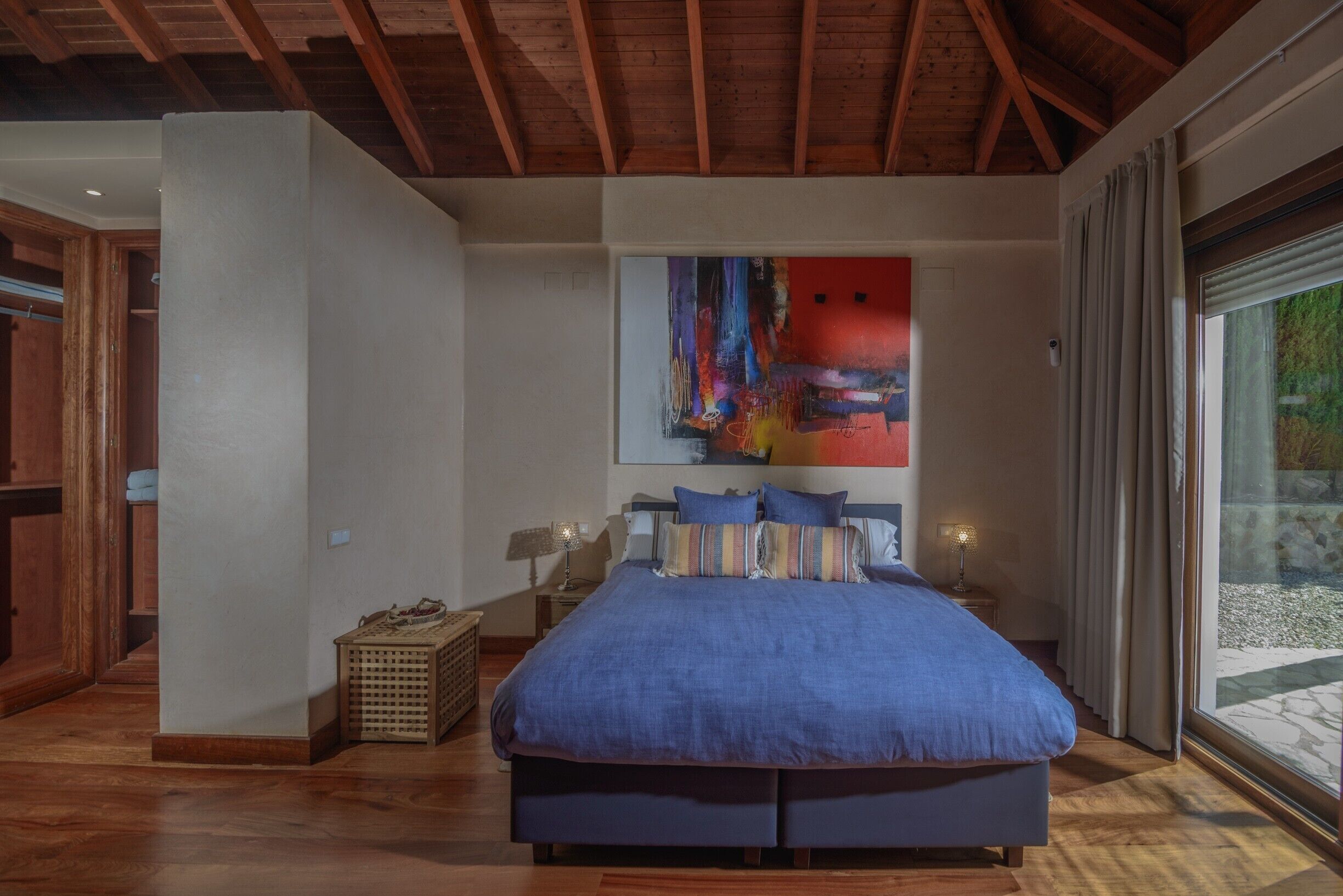 5 bedrooms, iron/ironing board, free WiFi, bed sheets