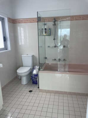 Jetted bath, towels, soap, shampoo