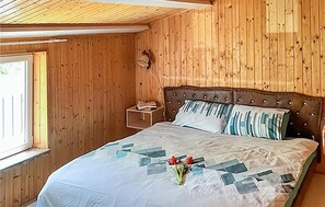 3 soverom, strykejern/-brett og sengetøy