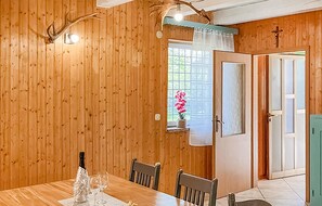 Dining - 3 bedroom awesome home in Lanisce (Lanisce)