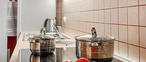 Réfrigérateur, four, plaque de cuisson, lave-vaisselle