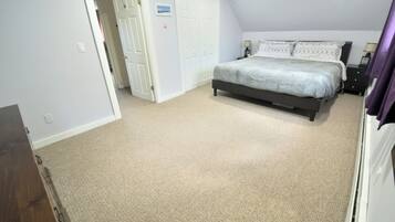 3 slaapkamers, een strijkplank/strijkijzer, gratis wifi, beddengoed