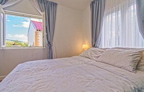 3 habitaciones, cuna de viaje, wifi gratis y ropa de cama