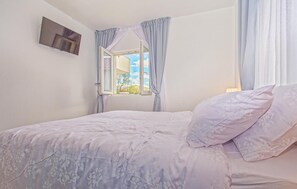 3 bedrooms, travel crib, free WiFi, bed sheets - Gorgeous home in Gornji Muc (Gornji Muc)