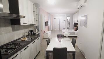Habitación Business triple, varias camas, no fumadores, vistas a la ciudad | Zona de estar