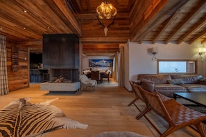 TV - Chalet Chardon Bleu : hot tub, hammam and sauna in Méribel Mottaret (Les Allues)