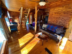 Living area - Rio Escape (Mammoth Spring)