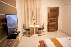 1 dormitorio, escritorio, tabla de planchar con plancha y wifi gratis