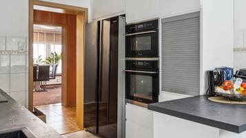 Fridge, stovetop, dishwasher, coffee/tea maker