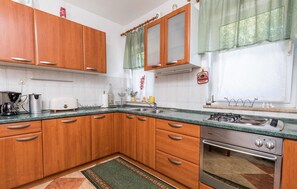 Refrigerador, microondas, parrilla de estufa y lavavajillas 