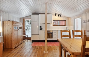 Fridge, microwave, dishwasher, coffee/tea maker - Stunning home in Silkeborg with WiFi (Silkeborg)