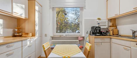 Fridge, stovetop, dishwasher, coffee/tea maker