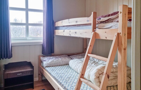 7 bedrooms, travel cot, Internet