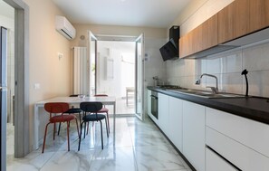 Fridge, stovetop, dishwasher, coffee/tea maker
