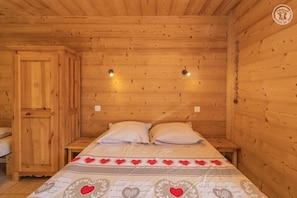 2 bedrooms, iron/ironing board, travel crib - O'mikely - LE Mickey (ALBIEZ MONTROND)