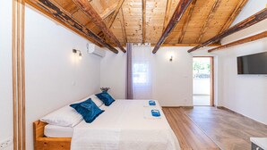3 soverom, safe på rommet, strykejern/-brett og reiseseng for barn