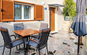 Outdoor dining - Gorgeous home in Kmeti with Wi-Fi (Kmeti)