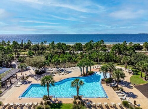 Beach Resort 2 pools with ocean view with beach access. Pets. 3 bedrooms 2 bath