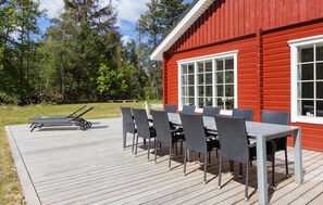 Outdoor dining - Awesome home in Højslev with sauna (Højslev)