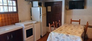 Microwave, oven, coffee/tea maker, toaster - Le Gîte Delfino - Trigance (TRIGANCE)