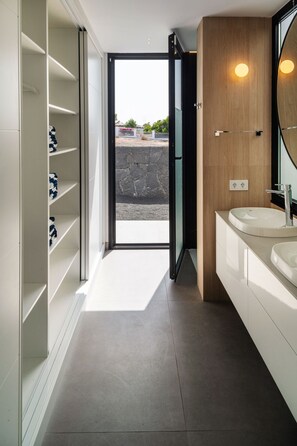 Interior - Avasarala | A 3 bedroom luxury villa with 20 metre pool in Puerto Calero (Puerto Calero)