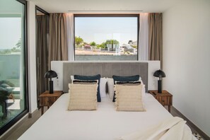 3 bedrooms, iron/ironing board, WiFi, bed sheets - Avasarala | A 3 bedroom luxury villa with 20 metre pool in Puerto Calero (Puerto Calero)