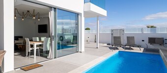 Sea la Vie | Bright new 4-bedroom villa with private pool