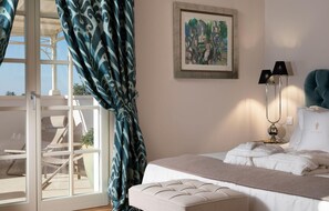 4 chambres, coffres-forts dans les chambres, lit parapluie