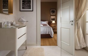 4 bedrooms, in-room safe, travel crib, free WiFi