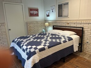 1 bedroom, desk, free WiFi, bed sheets