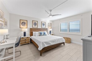 2 habitaciones, tabla de planchar con plancha y cuna de viaje 