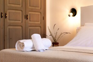Grand Suite | Premium bedding, down duvets, individually decorated - masseria gorgognolo (Ostuni)