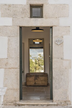 Deluxe Double Room | Premium bedding, down duvets, individually decorated - masseria gorgognolo (Ostuni)