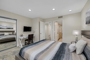 Room - Breathtaking Stunning View!  Villa Home with a pool on a Golf Course! 30 day Min (Las Vegas)